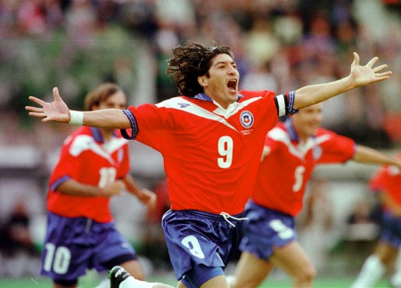 Iván Luis Zamorano Zamora Nació en Santiago de Chile el 18 de enero de 1967 APODADO "BAM BAM" Marco 34 Goles por la ROJA, Se destaco en el Real Madrid en España.